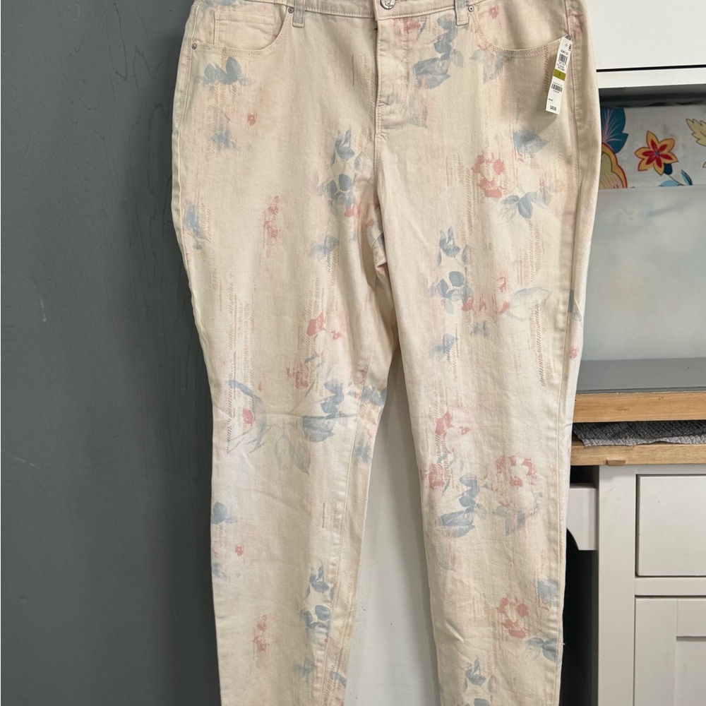 Floral Print Pants in Cream and Pink